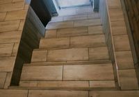 Облицовка крамогранитом лестницы в Петергофе