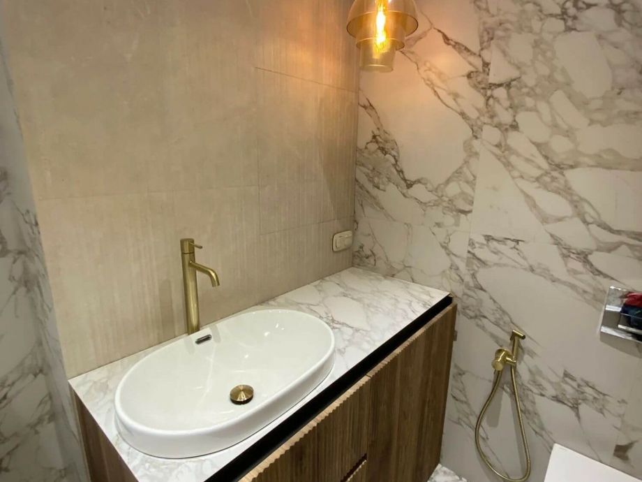 Укладка керамогранита в Санузле на ул. Оптиков  1