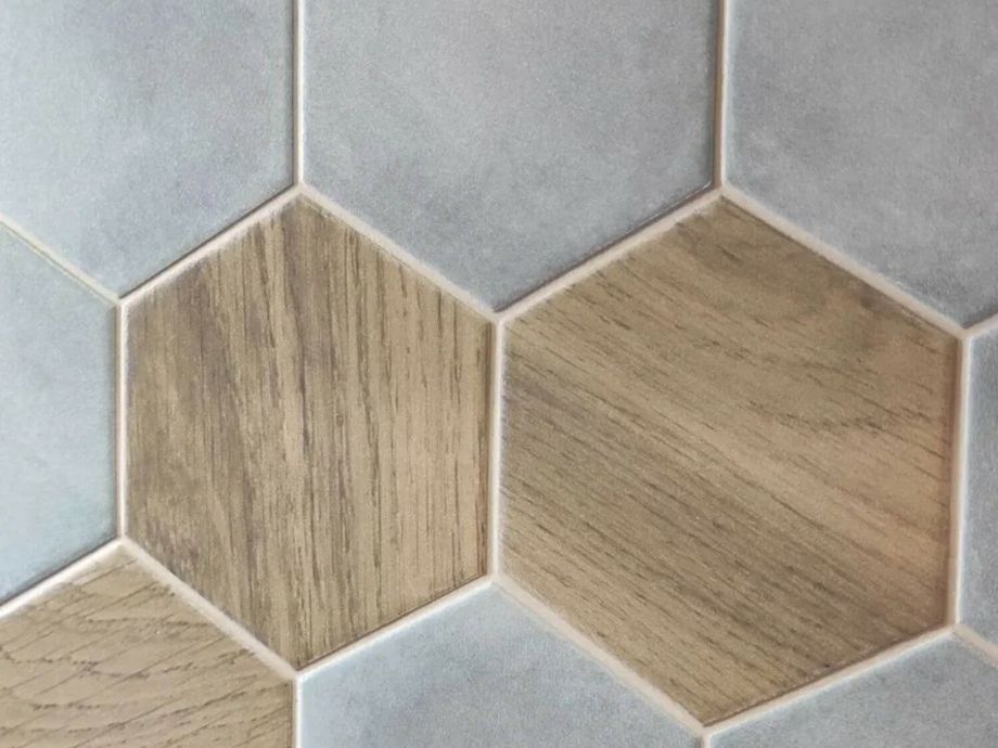 Укладка Керамогранита на кухонный фартук на Комендантском пр. 