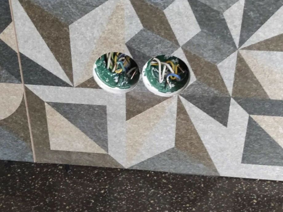 Укладка керамогранита на кухонном фартуке на индустриальном пр. 2