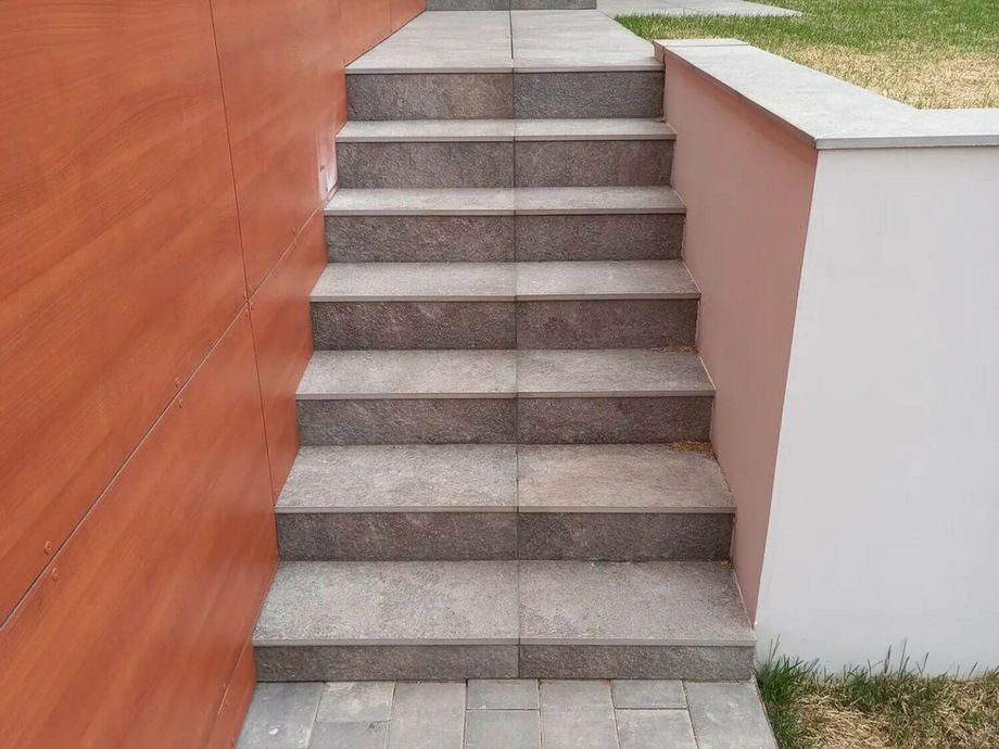 Облицовка крамогранитом лестницы 11